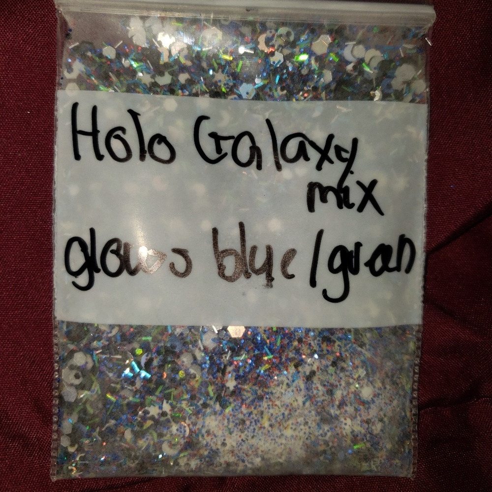 Glitter mixes glows